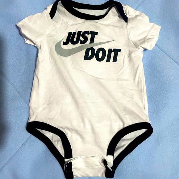 Nike Baby Onesie / 3M - Picture 1 of 3